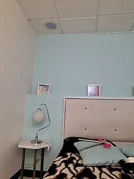 Snapshot of annyaparis chatting on October 2025 02:18:02 PM annyaparis online show from October 2025 02:18:02 PM