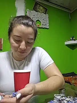 Snapshot of annyaparis chatting on October 2025 11:39:02 PM annyaparis online show from October 2025 11:39:02 PM