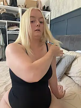 Snapshot of lusciouslylou chatting on August 2026 10:51:02 AM lusciouslylou online show from August 2026 10:51:02 AM