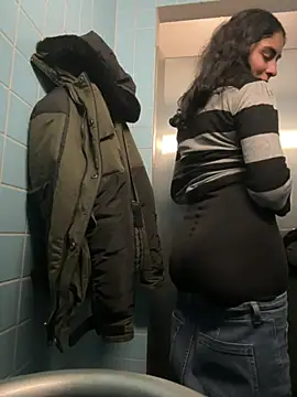 Snapshot of latingangsex chatting on February 2026 06:15:02 PM latingangsex online show from February 2026 06:15:02 PM