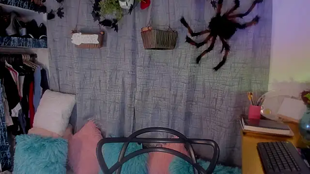 Snapshot of AmaruBloom chatting on October 2025 04:15:02 AM AmaruBloom online show from October 2025 04:15:02 AM