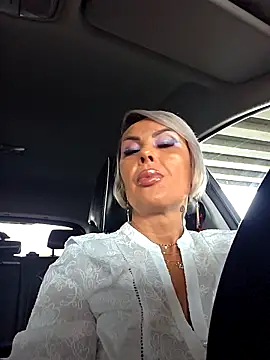 KirraWhite online show from October 2025 07:53:02 AM