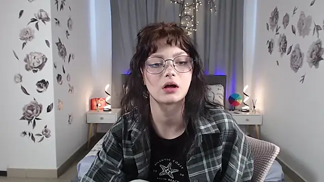 Snapshot of MileyRood chatting on October 2025 11:35:01 PM MileyRood online show from October 2025 11:35:01 PM