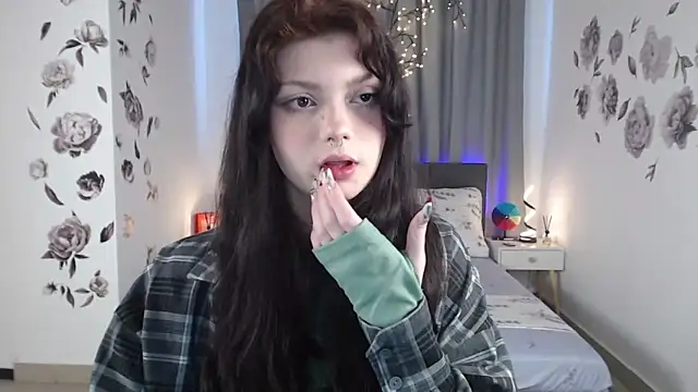 Snapshot of MileyRood chatting on October 2025 11:13:01 PM MileyRood online show from October 2025 11:13:01 PM