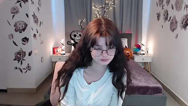 Snapshot of MileyRood chatting on November 2025 11:18:01 PM MileyRood online show from November 2025 11:18:01 PM