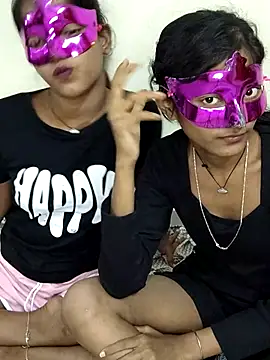 Snapshot of Unique_girls90 chatting on November 2025 06:17:01 PM Unique girls90 online show from November 2025 06:17:01 PM