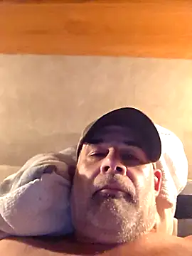 Snapshot of DeeBestEver chatting on November 2025 01:24:03 PM DeeBestEver online show from November 2025 01:24:03 PM