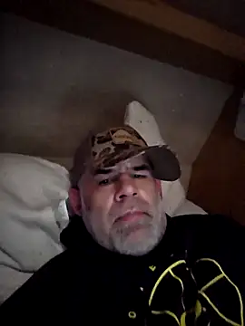 Snapshot of DeeBestEver chatting on April 2026 06:05:01 PM DeeBestEver online show from April 2026 06:05:01 PM
