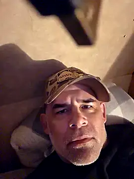 Snapshot of DeeBestEver chatting on April 2026 11:33:01 AM DeeBestEver online show from April 2026 11:33:01 AM