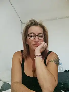 Snapshot of Fifi83Bell chatting on September 2025 07:30:02 PM Fifi83Bell online show from September 2025 07:30:02 PM