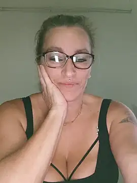 Snapshot of Fifi83Bell chatting on October 2025 07:33:01 PM Fifi83Bell online show from October 2025 07:33:01 PM