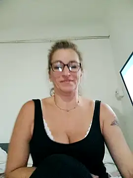 Snapshot of Fifi83Bell chatting on October 2025 04:48:02 PM Fifi83Bell online show from October 2025 04:48:02 PM