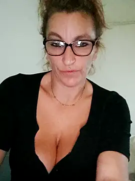 Snapshot of Fifi83Bell chatting on November 2025 02:50:02 PM Fifi83Bell online show from November 2025 02:50:02 PM