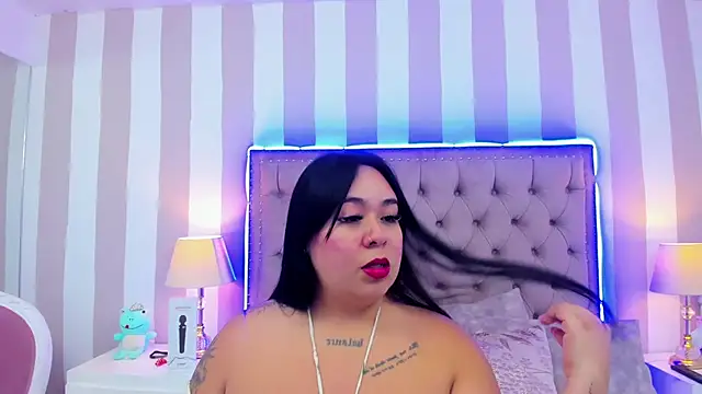 EmaHarpeer online show from October 2025 01:38:01 AM