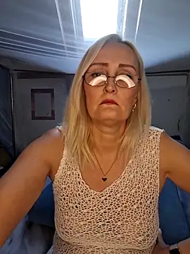 Snapshot of Jenny_Blum chatting on December 2025 01:05:02 PM Jenny Blum online show from December 2025 01:05:02 PM