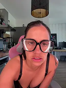 LaPetiteKim online show from April 2026 12:08:02 PM