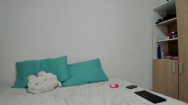 Snapshot of Velira69 chatting on November 2025 06:28:01 PM Velira69 online show from November 2025 06:28:01 PM