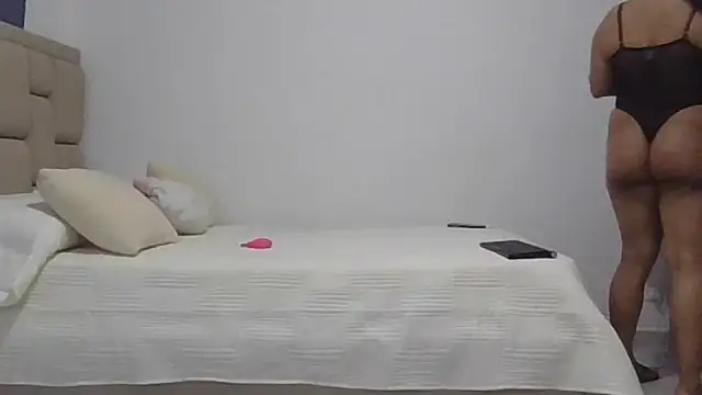 Snapshot of Velira69 chatting on November 2025 06:19:01 PM Velira69 online show from November 2025 06:19:01 PM