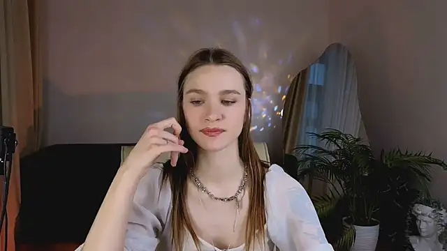 Snapshot of PollyMayer chatting on October 2025 06:42:02 AM PollyMayer online show from October 2025 06:42:02 AM