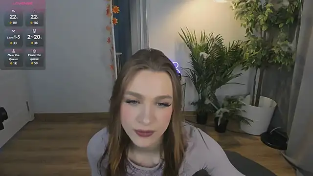 Snapshot of PollyMayer chatting on October 2025 08:43:02 PM PollyMayer online show from October 2025 08:43:02 PM