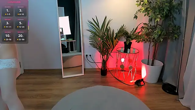 Snapshot of PollyMayer chatting on November 2025 08:53:01 PM PollyMayer online show from November 2025 08:53:01 PM