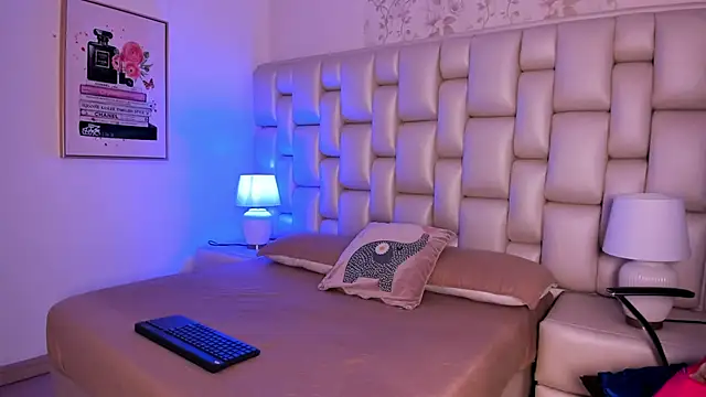 Snapshot of Peyton_louise chatting on November 2025 12:25:01 PM Peyton louise online show from November 2025 12:25:01 PM