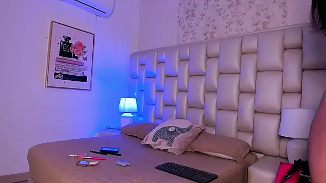 Snapshot of Peyton_louise chatting on November 2025 11:42:02 AM Peyton louise online show from November 2025 11:42:02 AM