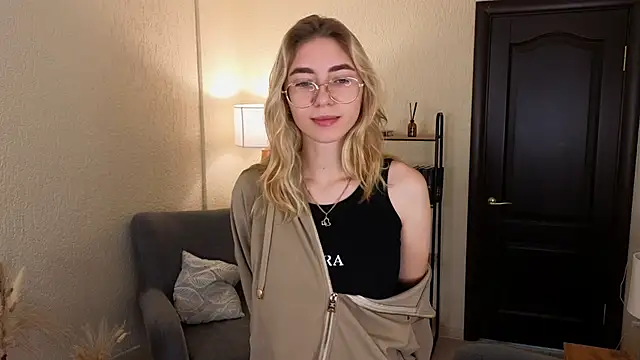 Snapshot of KatherineWill chatting on October 2025 07:50:01 AM KatherineWill online show from October 2025 07:50:01 AM