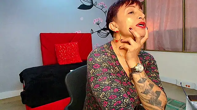 Snapshot of Charlotte__Gray chatting on October 2025 03:49:01 AM Charlotte Gray online show from October 2025 03:49:01 AM