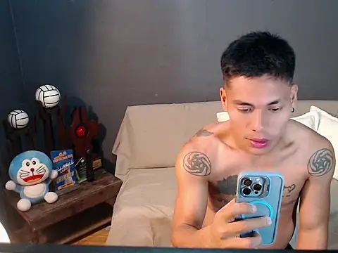 Snapshot of Cute_Lucas chatting on October 2025 04:25:02 PM Cute Lucas online show from October 2025 04:25:02 PM