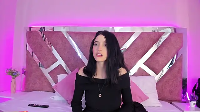 Snapshot of MeganR_ chatting on December 2025 07:10:01 PM MeganR online show from December 2025 07:10:01 PM