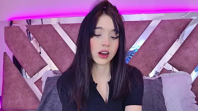Snapshot of MeganR_ chatting on June 2026 03:22:01 AM MeganR online show from June 2026 03:22:01 AM