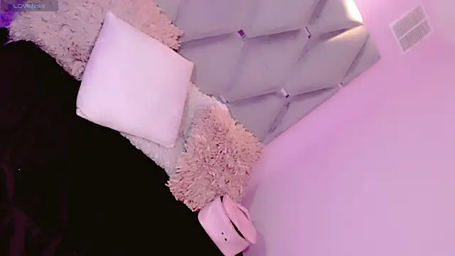 Snapshot of Saraa_Jone chatting on December 2025 04:21:01 AM Saraa Jone online show from December 2025 04:21:01 AM