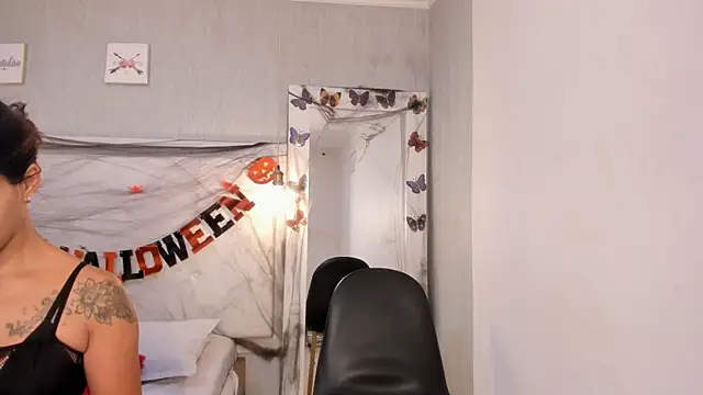 Snapshot of is_a_bell chatting on October 2025 02:19:01 PM is a bell online show from October 2025 02:19:01 PM