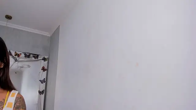 Snapshot of is_a_bell chatting on October 2025 01:58:01 PM is a bell online show from October 2025 01:58:01 PM