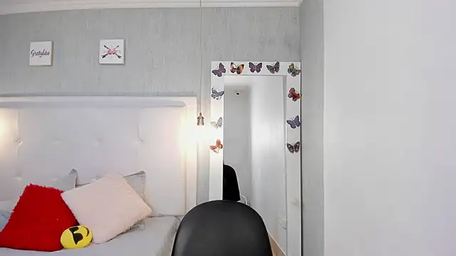 Snapshot of is_a_bell chatting on November 2025 01:43:01 PM is a bell online show from November 2025 01:43:01 PM