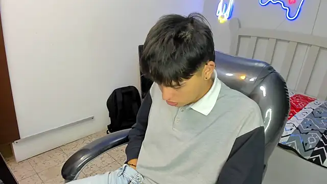 Snapshot of StiwenTwink chatting on November 2025 02:38:02 PM StiwenTwink online show from November 2025 02:38:02 PM