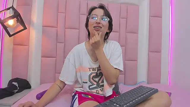 Snapshot of Klaret_Toy chatting on October 2025 06:15:02 PM Klaret Toy online show from October 2025 06:15:02 PM