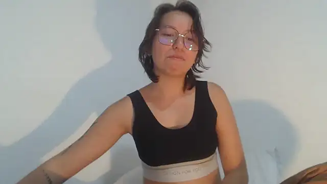 Snapshot of Klaret_Toy chatting on February 2026 10:16:02 PM Klaret Toy online show from February 2026 10:16:02 PM