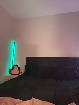 Niinarosee online show from April 2026 11:35:01 PM
