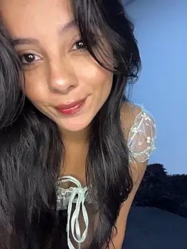 Snapshot of SaraMistick chatting on November 2025 10:41:02 AM SaraMistick online show from November 2025 10:41:02 AM