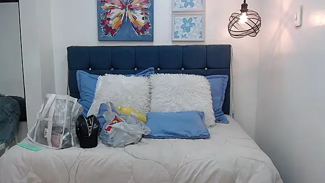 Snapshot of Antonella__b chatting on October 2025 01:44:01 PM Antonella b online show from October 2025 01:44:01 PM