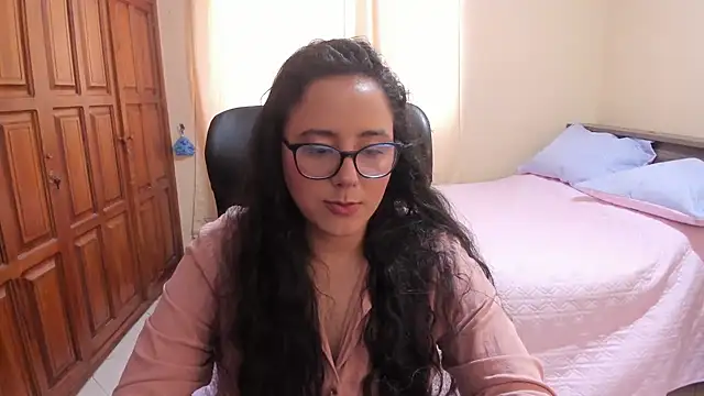 Snapshot of Venus_cat_ chatting on October 2025 03:18:01 PM Venus cat online show from October 2025 03:18:01 PM