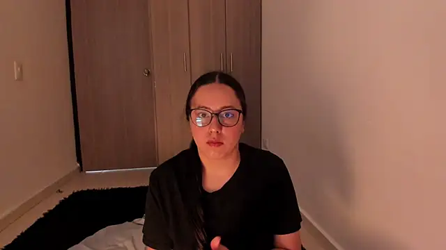 Snapshot of Venus_cat_ chatting on October 2025 07:33:02 PM Venus cat online show from October 2025 07:33:02 PM