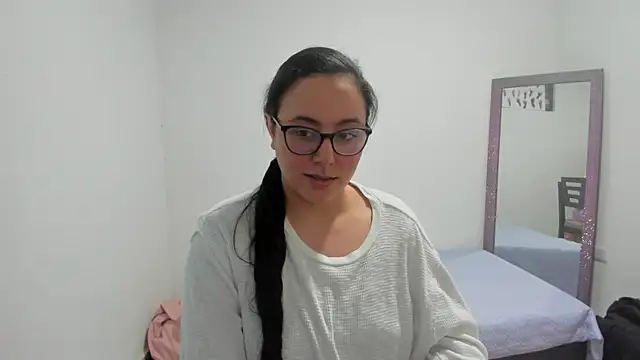 Snapshot of Venus_cat_ chatting on October 2025 09:38:01 PM Venus cat online show from October 2025 09:38:01 PM