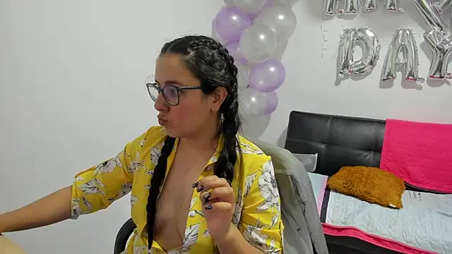 Snapshot of Venus_cat_ chatting on November 2025 02:34:01 AM Venus cat online show from November 2025 02:34:01 AM