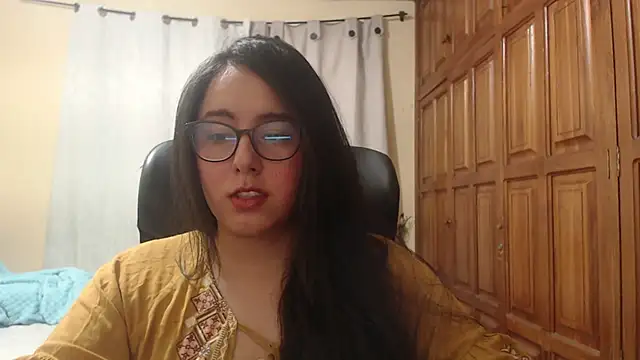 Snapshot of Venus_cat_ chatting on June 2026 09:17:01 PM Venus cat online show from June 2026 09:17:01 PM
