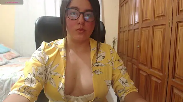 Snapshot of Venus_cat_ chatting on June 2026 10:20:01 PM Venus cat online show from June 2026 10:20:01 PM