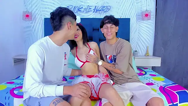 Snapshot of Youngs_Wild chatting on November 2025 12:11:02 AM Youngs Wild online show from November 2025 12:11:02 AM