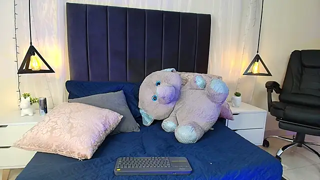 Snapshot of Rubyvixxen_ chatting on October 2025 03:15:02 AM Rubyvixxen online show from October 2025 03:15:02 AM